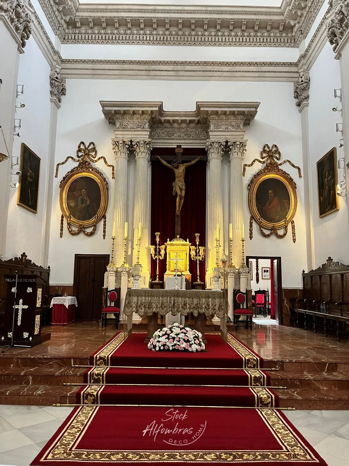 Alfombras rojo cenefa altar y pasillo