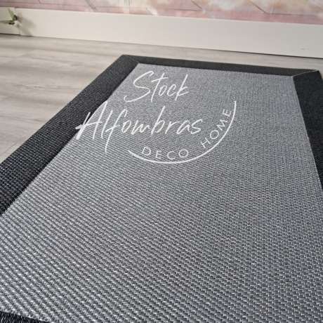 Alfombra 0.70 x 1.10 vinilo trenzado gris y negro