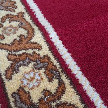 Alfombra roja con cenefa 1.05 ancho 14 metr largo
