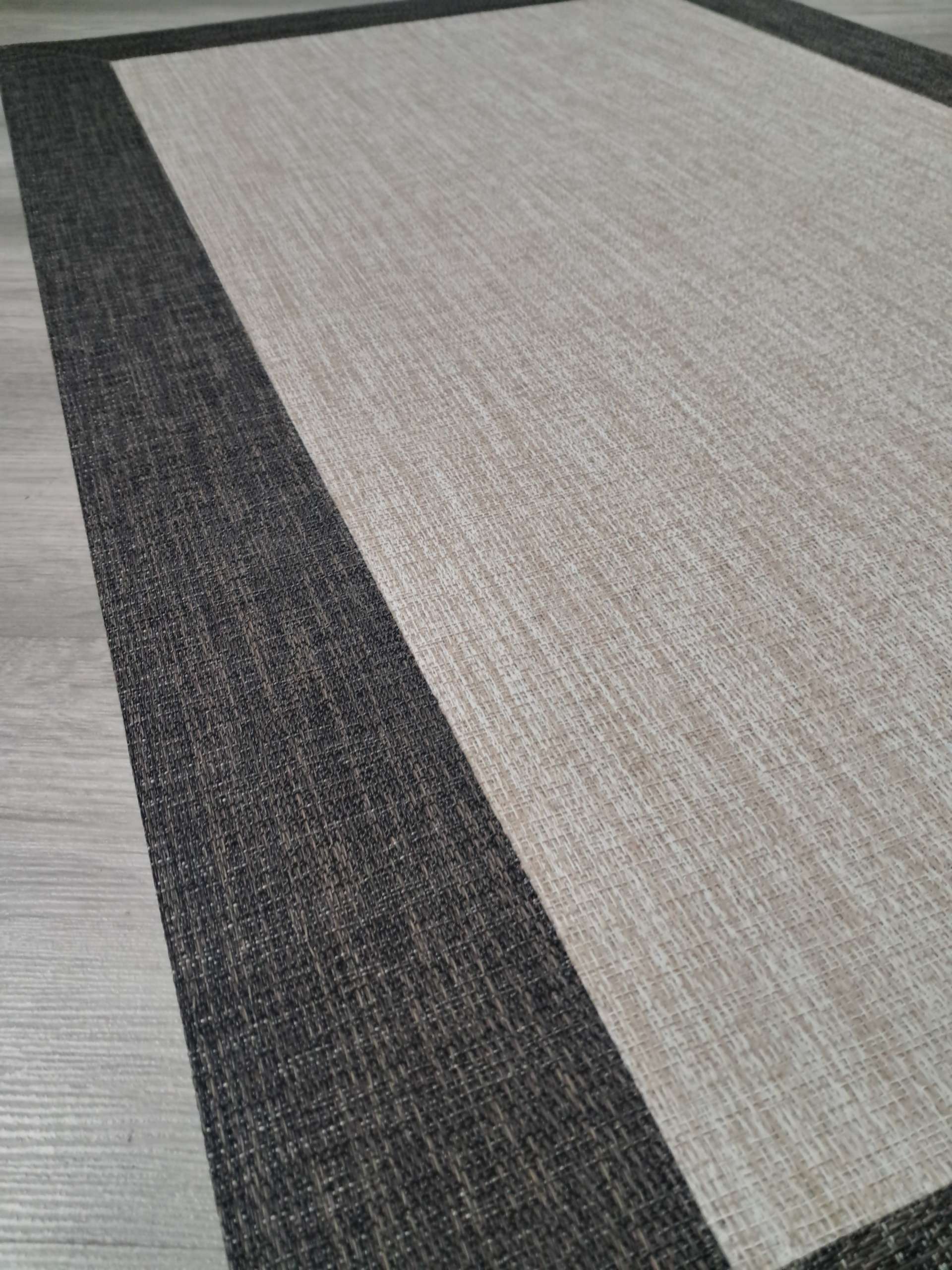 Alfombras estándar Vinílica Teplon Premium Una Cenefa– Arena /Ebano - Imagen 5
